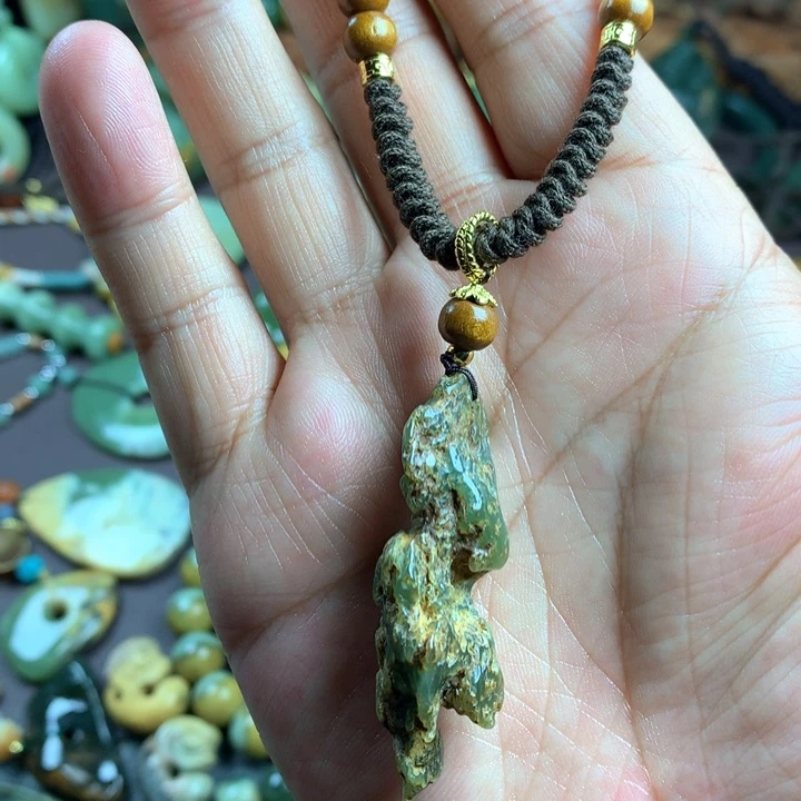 吊坠(赠链)未镶嵌岫岩河磨玉（透闪石质玉）
