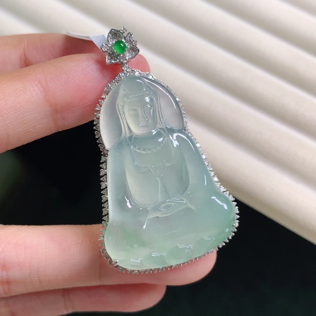 翡翠颈饰18K金镶嵌观音