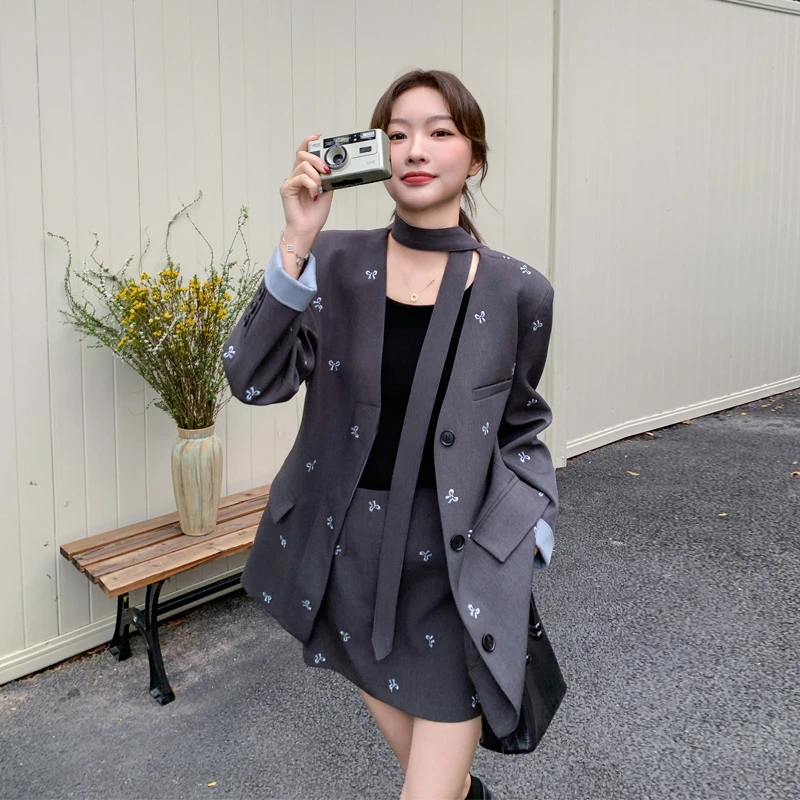蝴蝶结刺绣西装套装裙女2025早春新款韩系穿搭飘带西服裙裤两件套