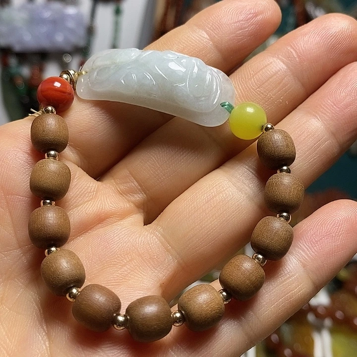 翡翠未镶嵌吊坠(赠链)