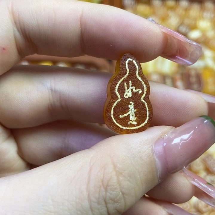 琥珀未镶嵌珠宝奇石原皮字牌