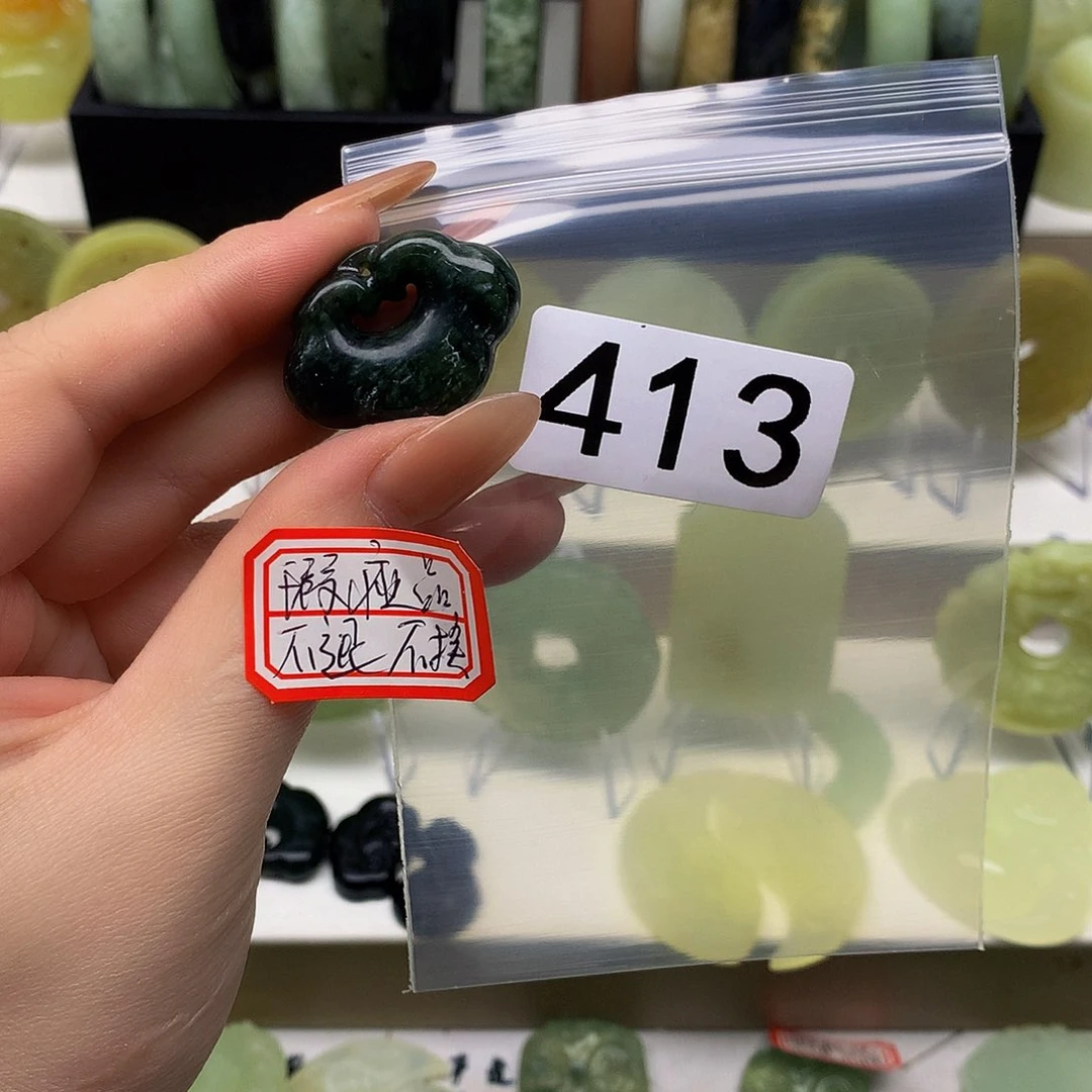 蛇纹石玉颈饰未镶嵌