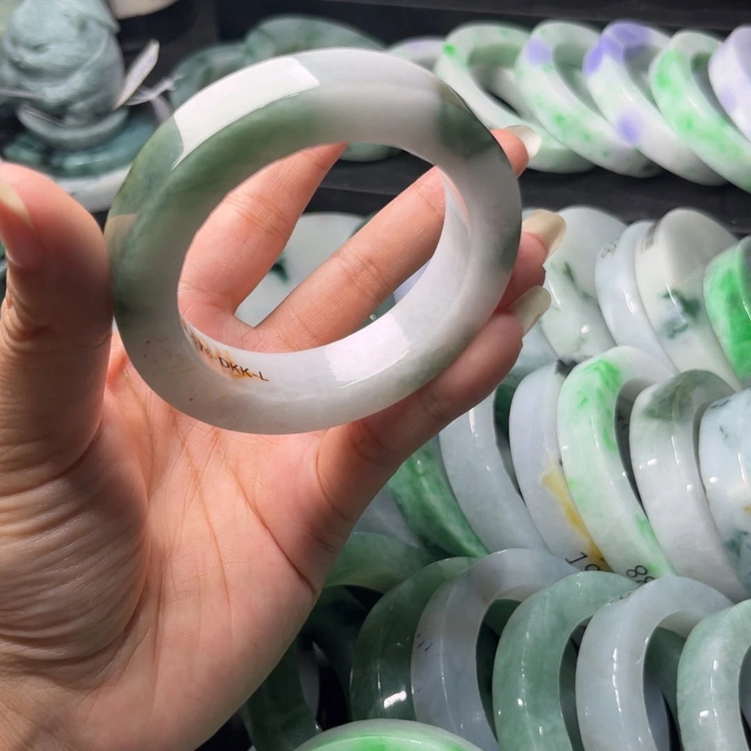 未镶嵌翡翠手镯定制翡翠