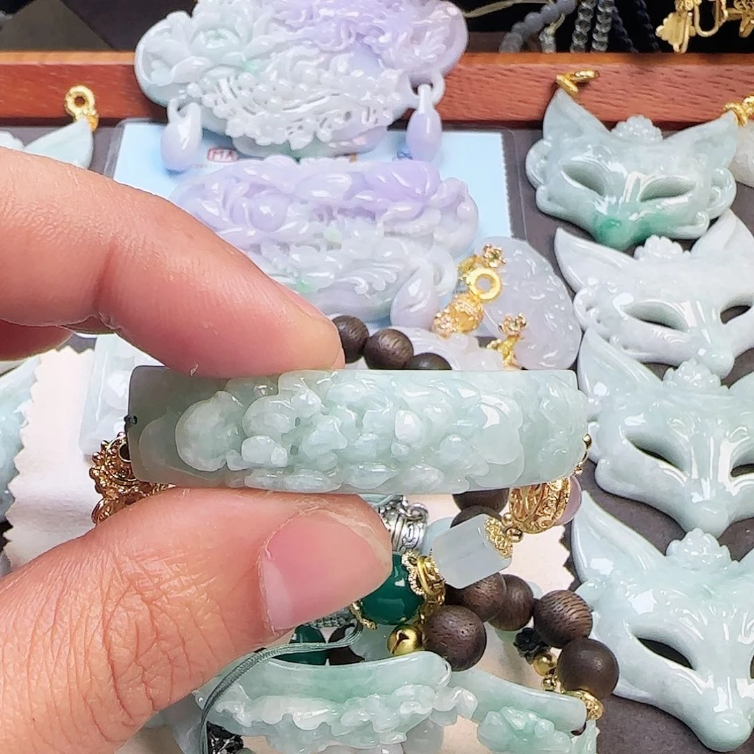 翡翠未镶嵌颈饰多宝手牌