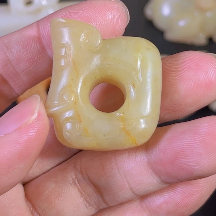 和田玉（糖玉）颈饰未镶嵌雍*