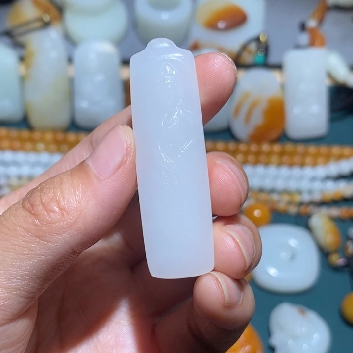 和田玉未镶嵌颈饰付*雪