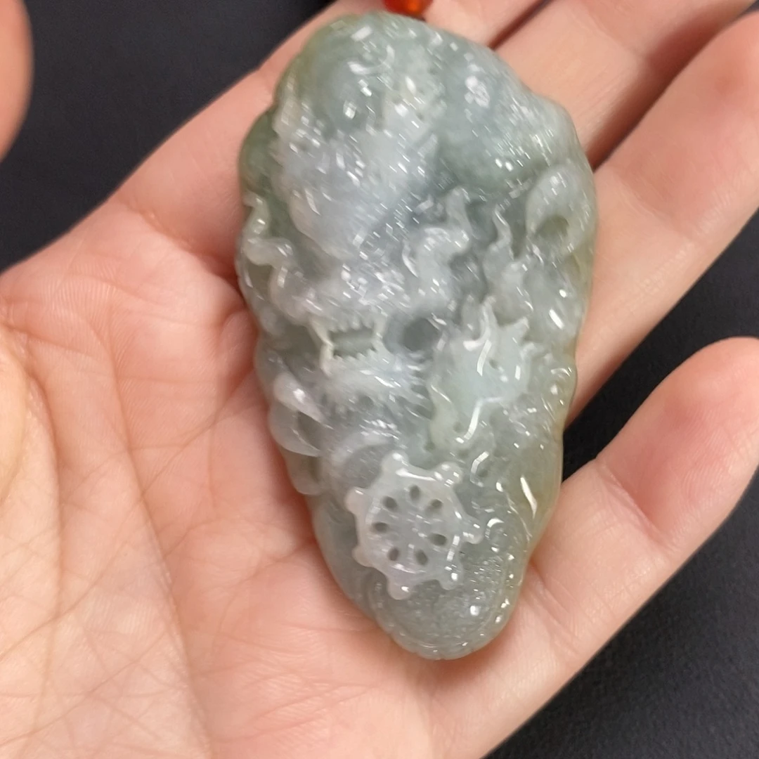 翡翠未镶嵌颈饰龙牌