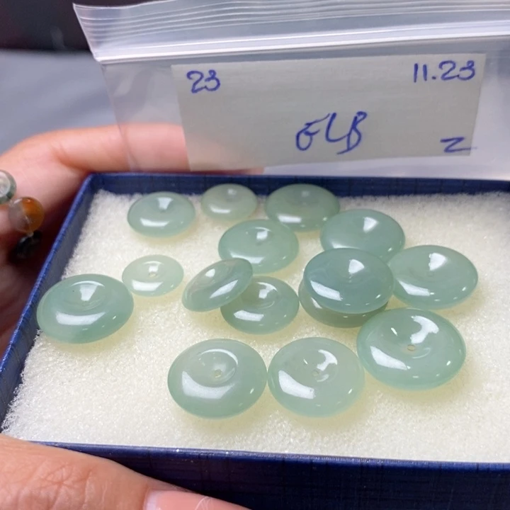 小***)定制翡翠未镶嵌不退