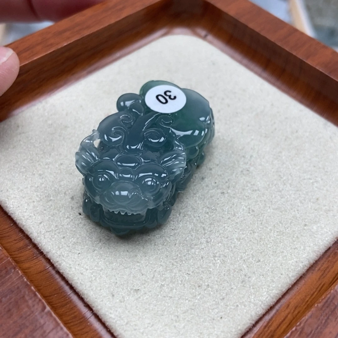 翡翠未镶嵌颈饰如意