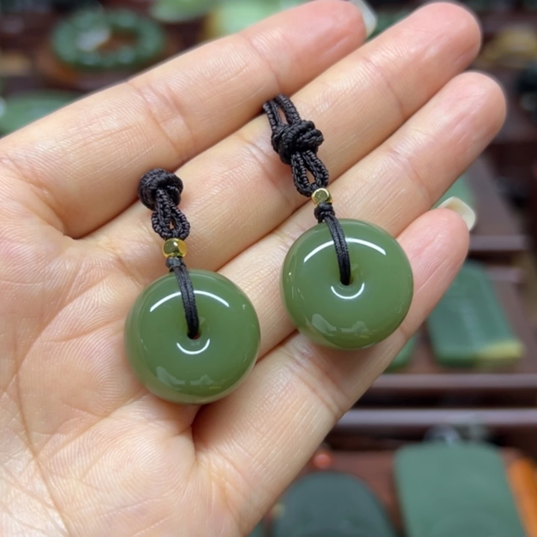 【闪购商品】颈饰未镶嵌岫岩老玉（透闪石质玉）平安扣