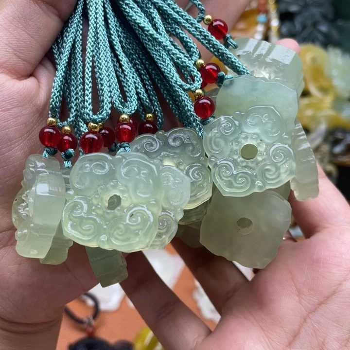 蛇纹石玉未镶嵌吊坠