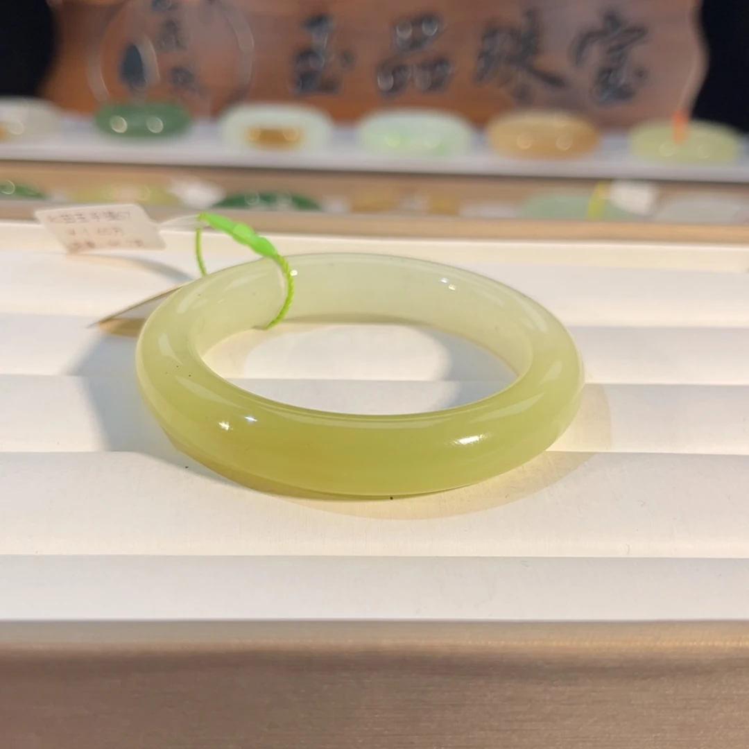 和田玉未镶嵌手镯鸡油黄半山水