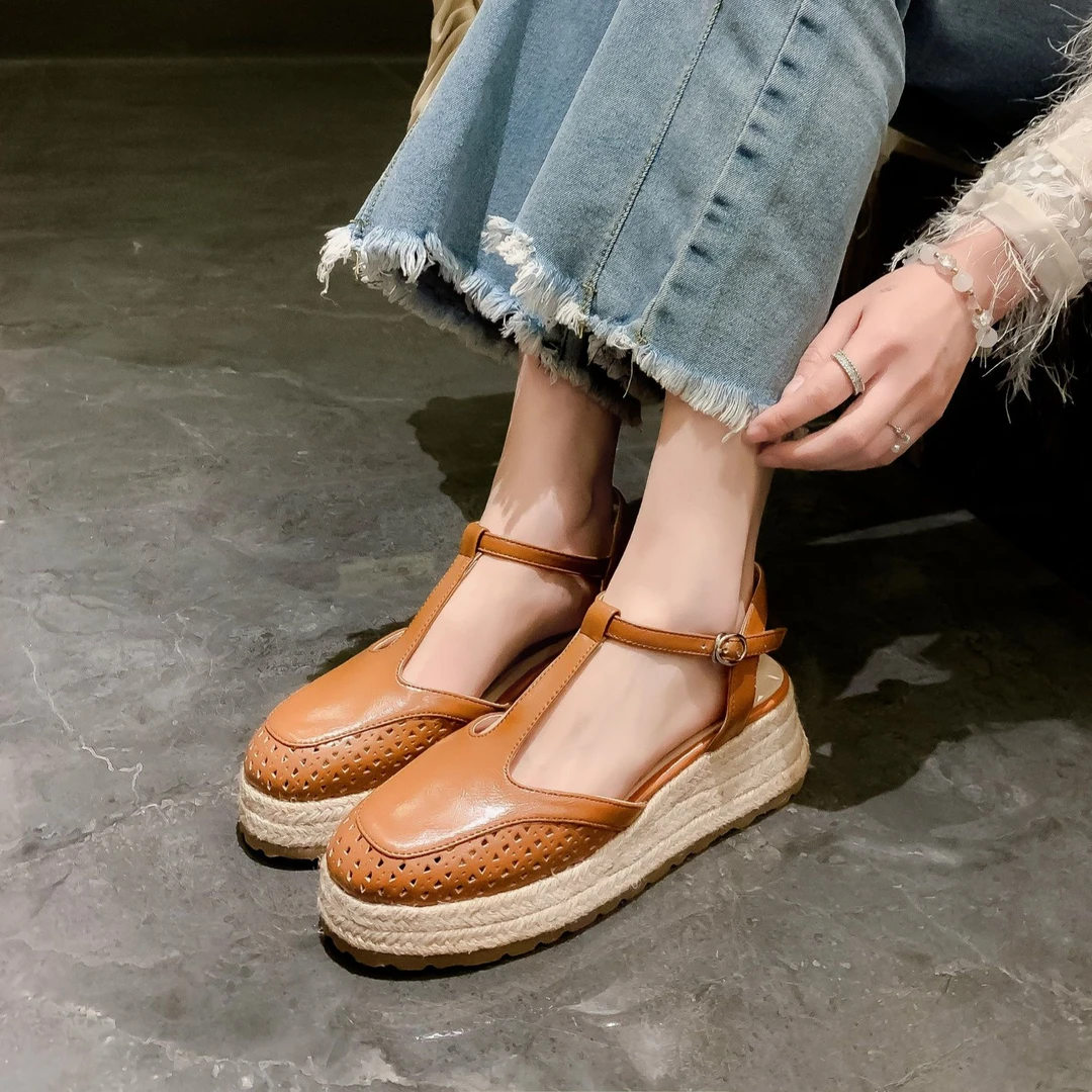 5.5cm真皮包头凉鞋夏新款镂空编织度假风增高厚底坡跟鞋久站不累