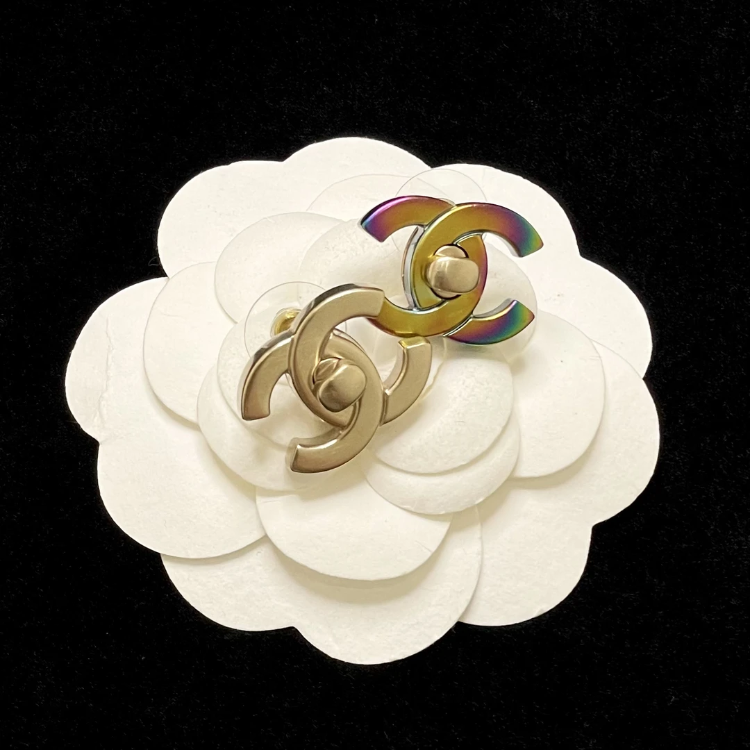 95新 Chanel/香奈儿 书包扣ab款耳钉 2409170