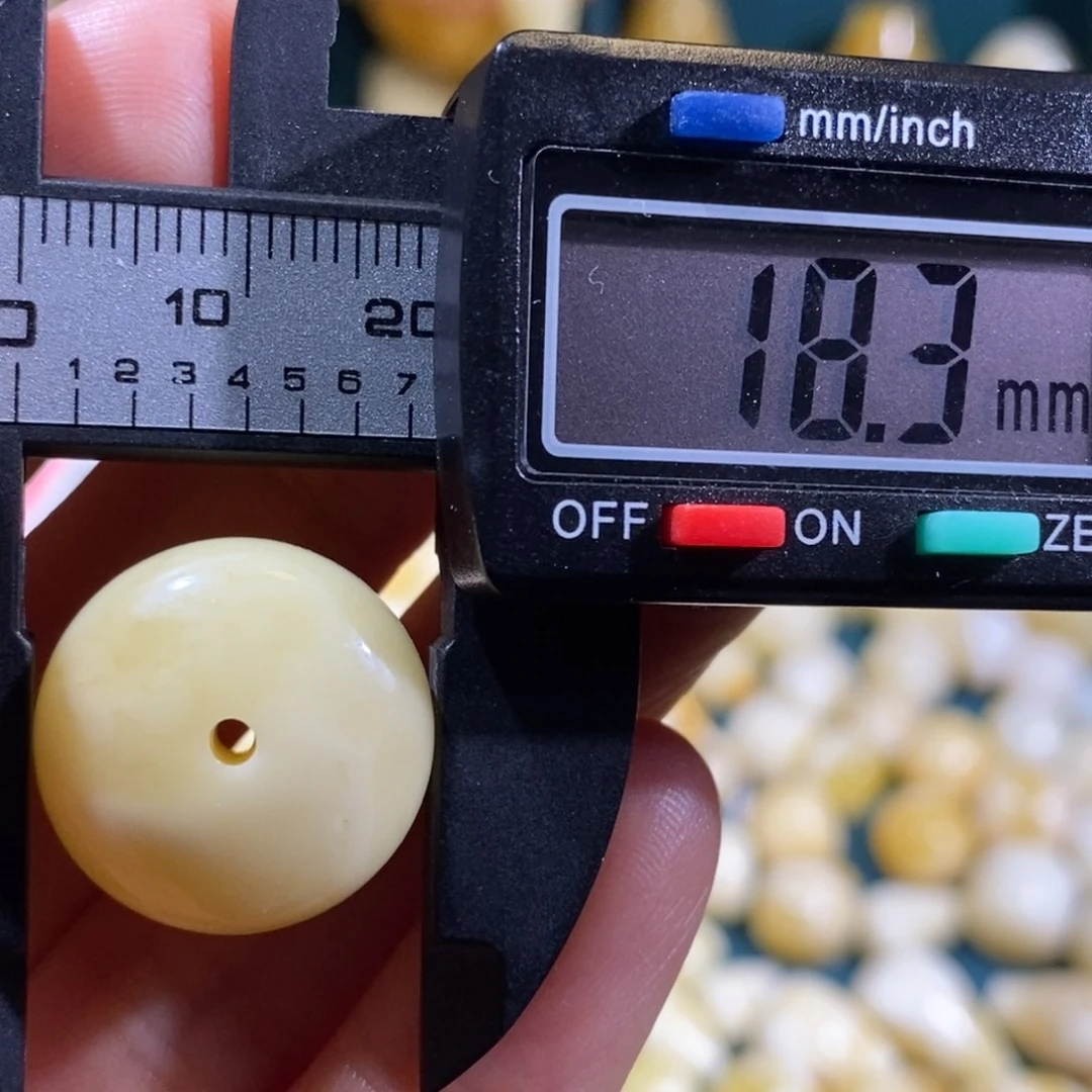 蜜蜡裸石未镶嵌配饰