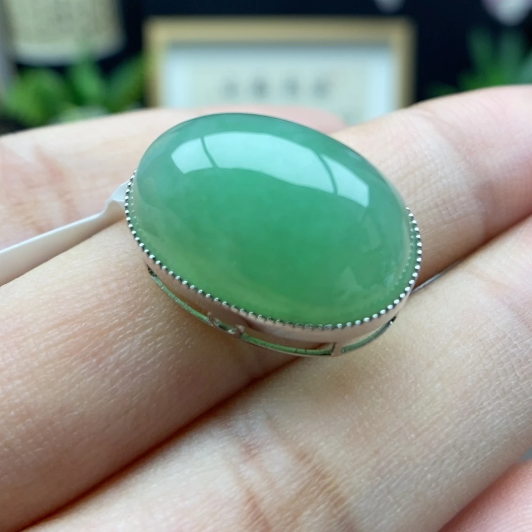 翡翠18K金镶嵌颈饰吊坠30