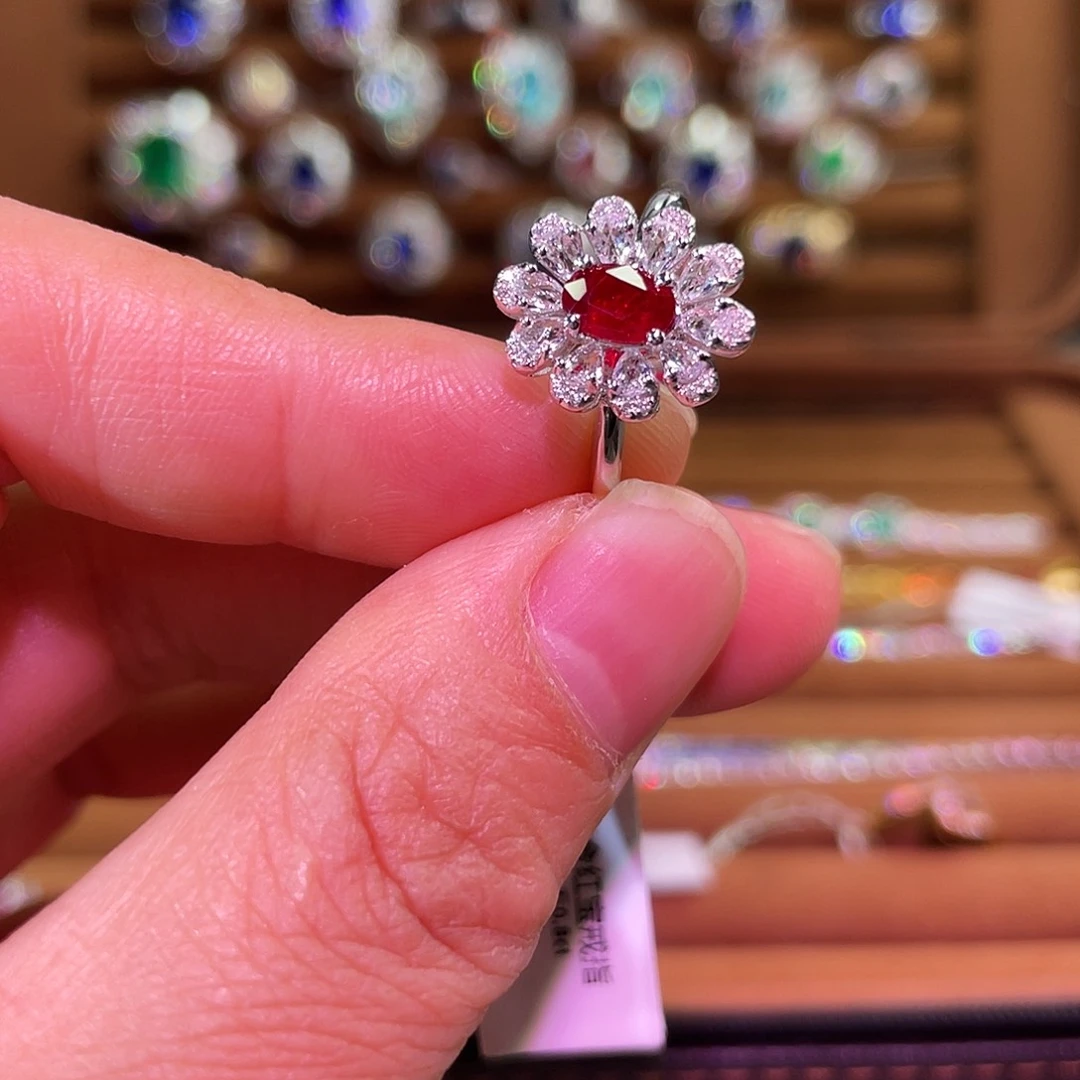 红宝石戒指18K金镶嵌