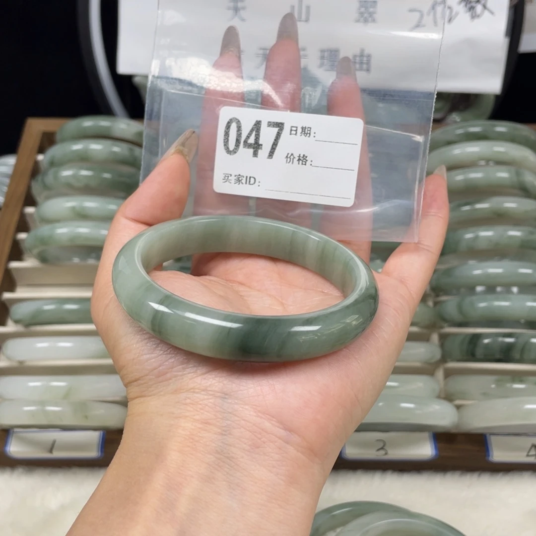 石英质玉（天山翠）未镶嵌手镯