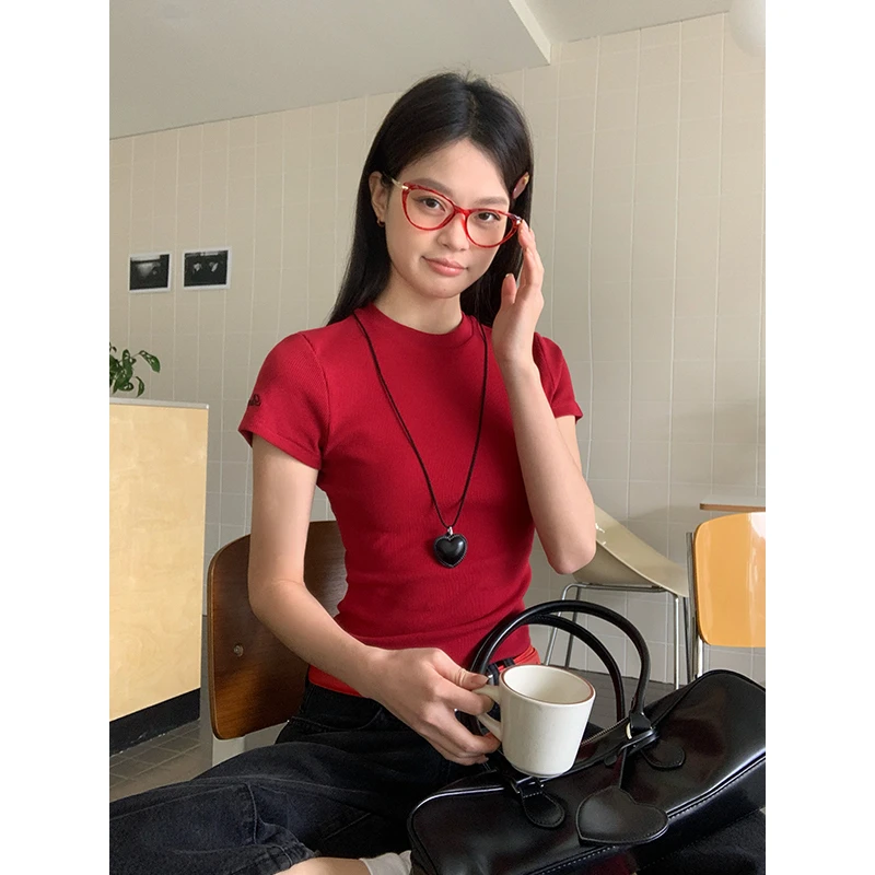 宋正恩红色圆领正肩短袖t恤女修身袖口字母绣花短款上衣AA6011