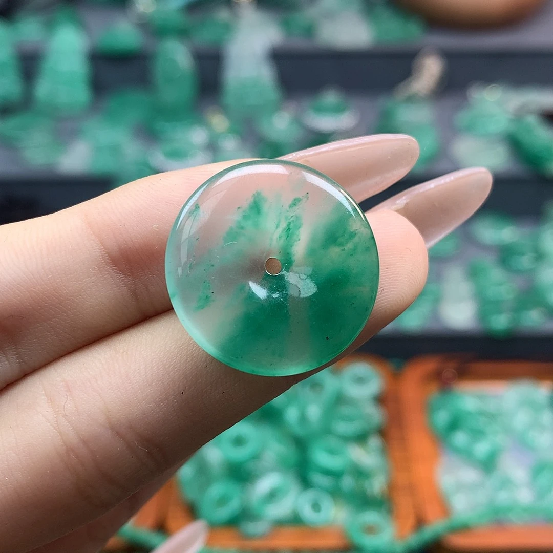 石英质玉（非洲翠）未镶嵌颈饰南****）