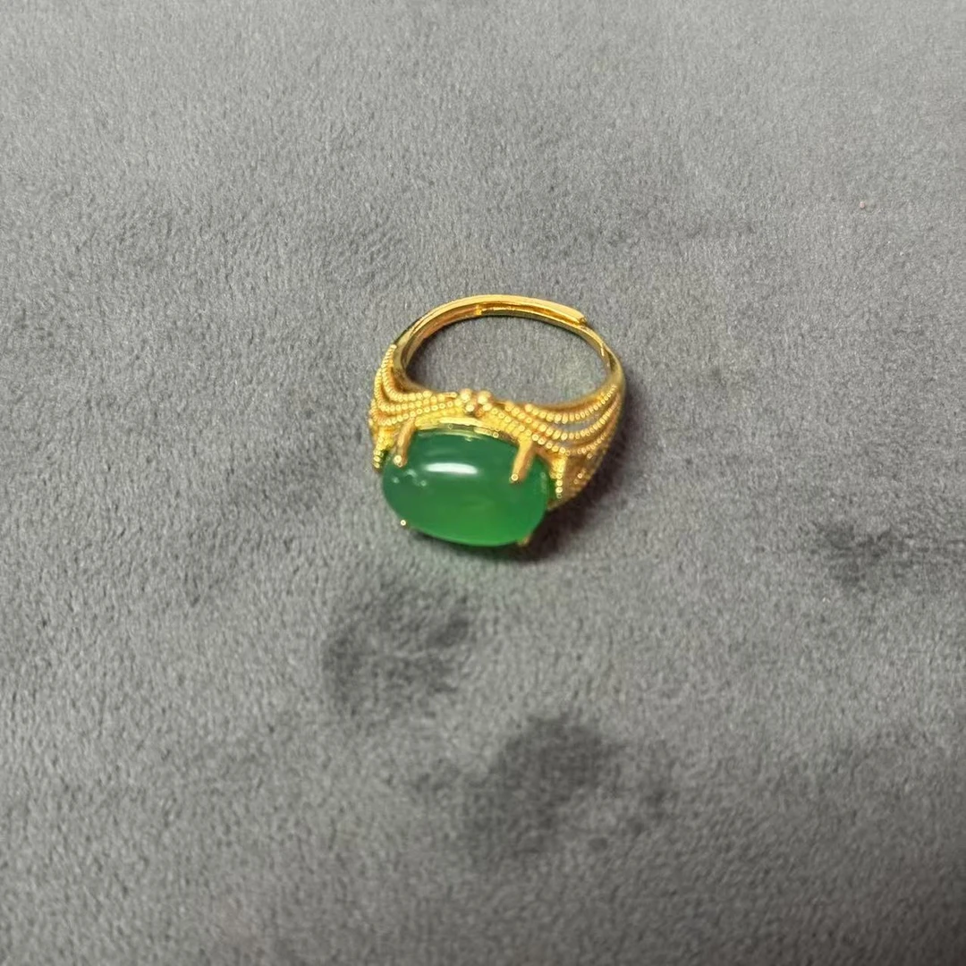 典藏  经典大气方正菠菜绿戒指