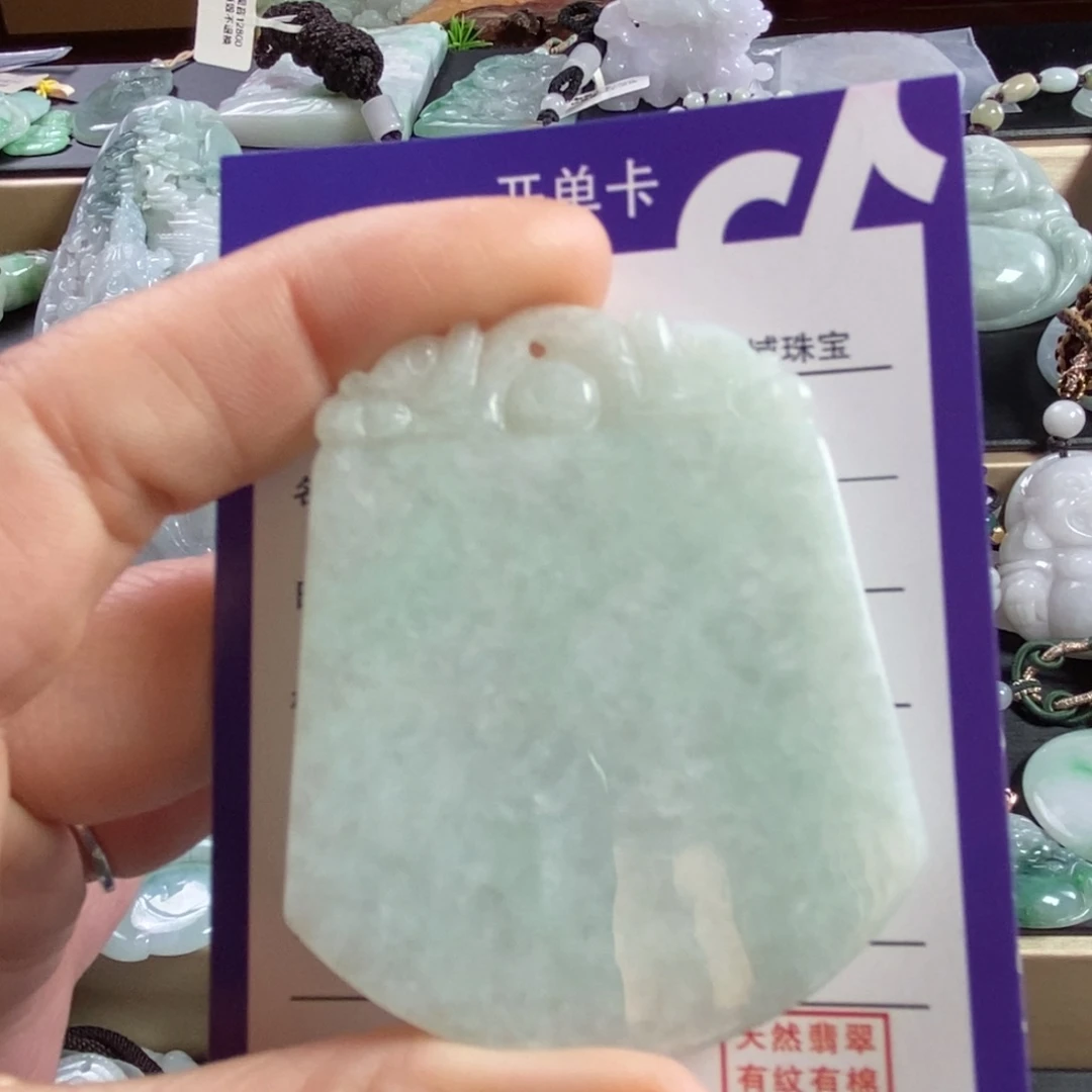 翡翠颈饰未镶嵌无事牌