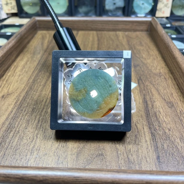 岫玉山鬼花钱双面雕刻乾坤八卦国风时尚饰品玉佩项链