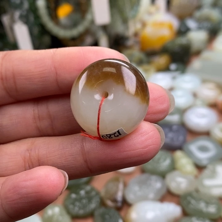 初***.和田玉未镶嵌颈饰