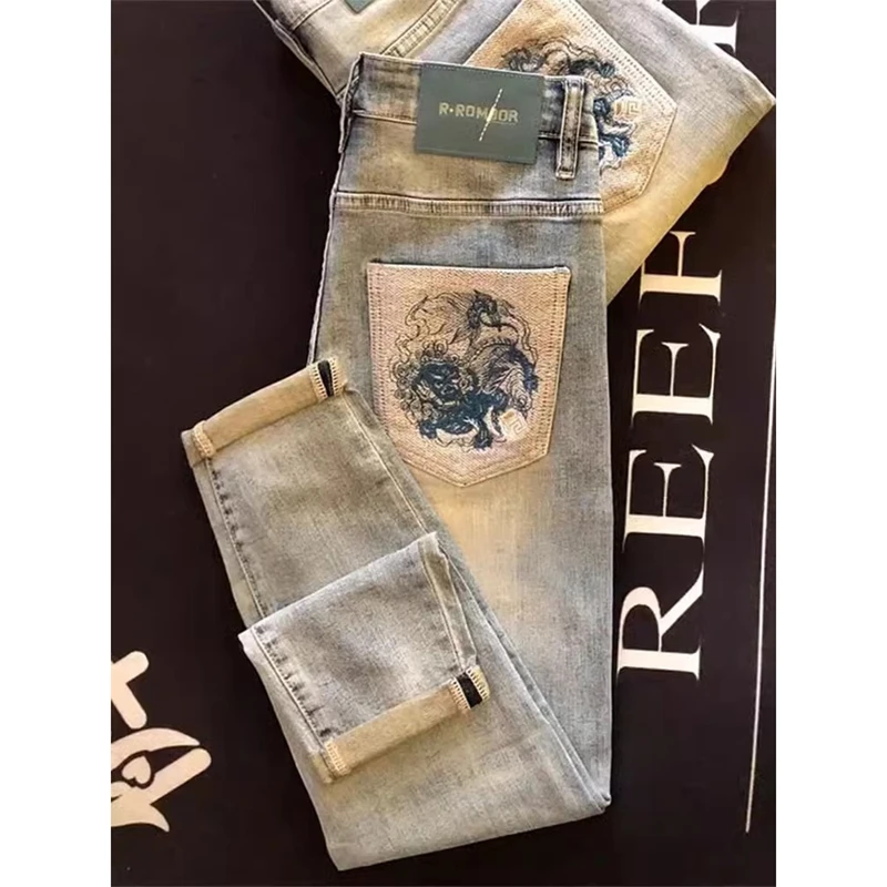 新款ins轻奢高级感刺绣修身牛仔裤男个性假破洞时尚潮流小脚9分裤
