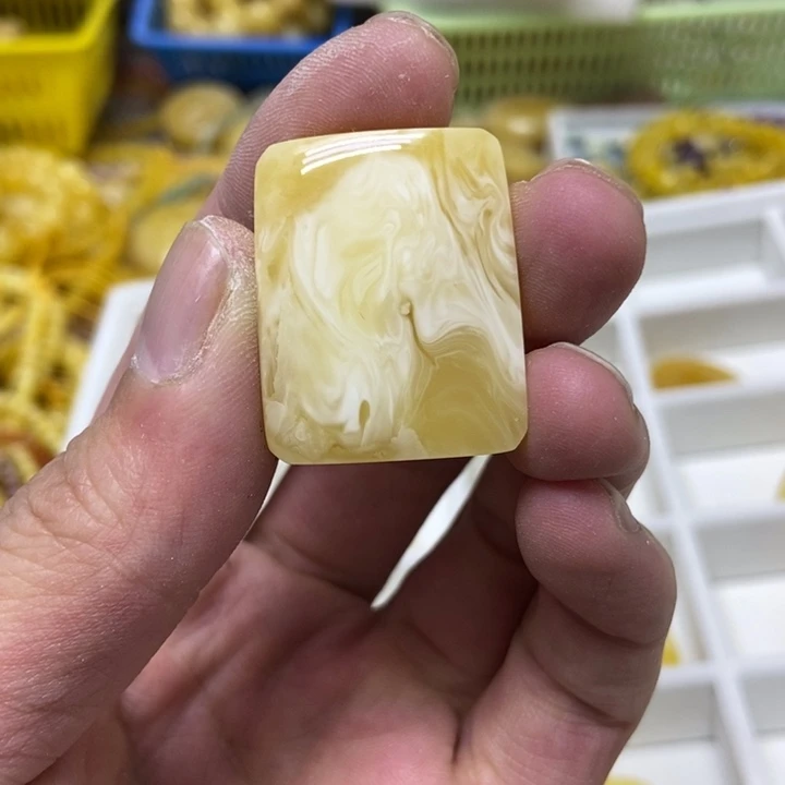蜜蜡未镶嵌裸石吊坠