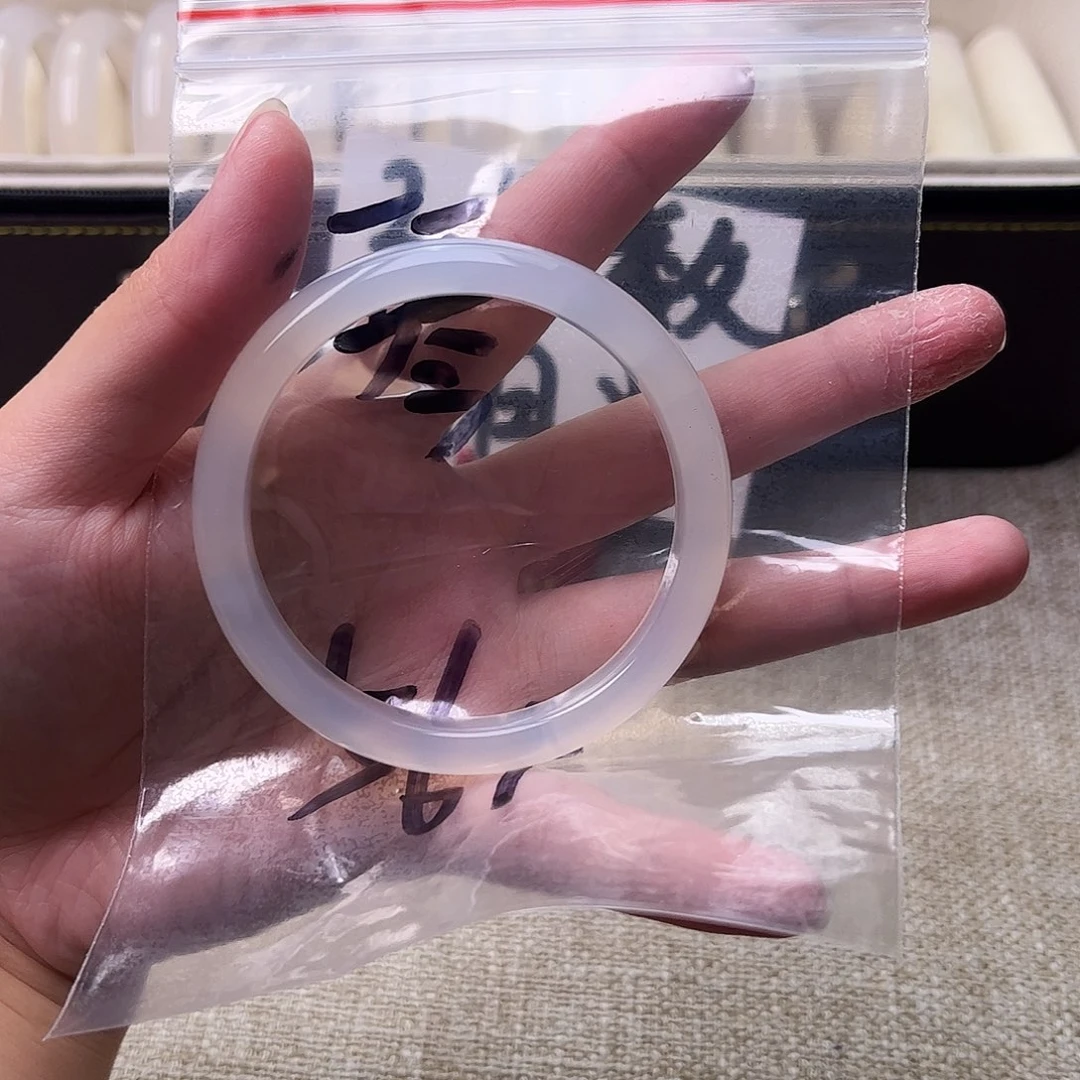 未镶嵌手镯石英岩玉