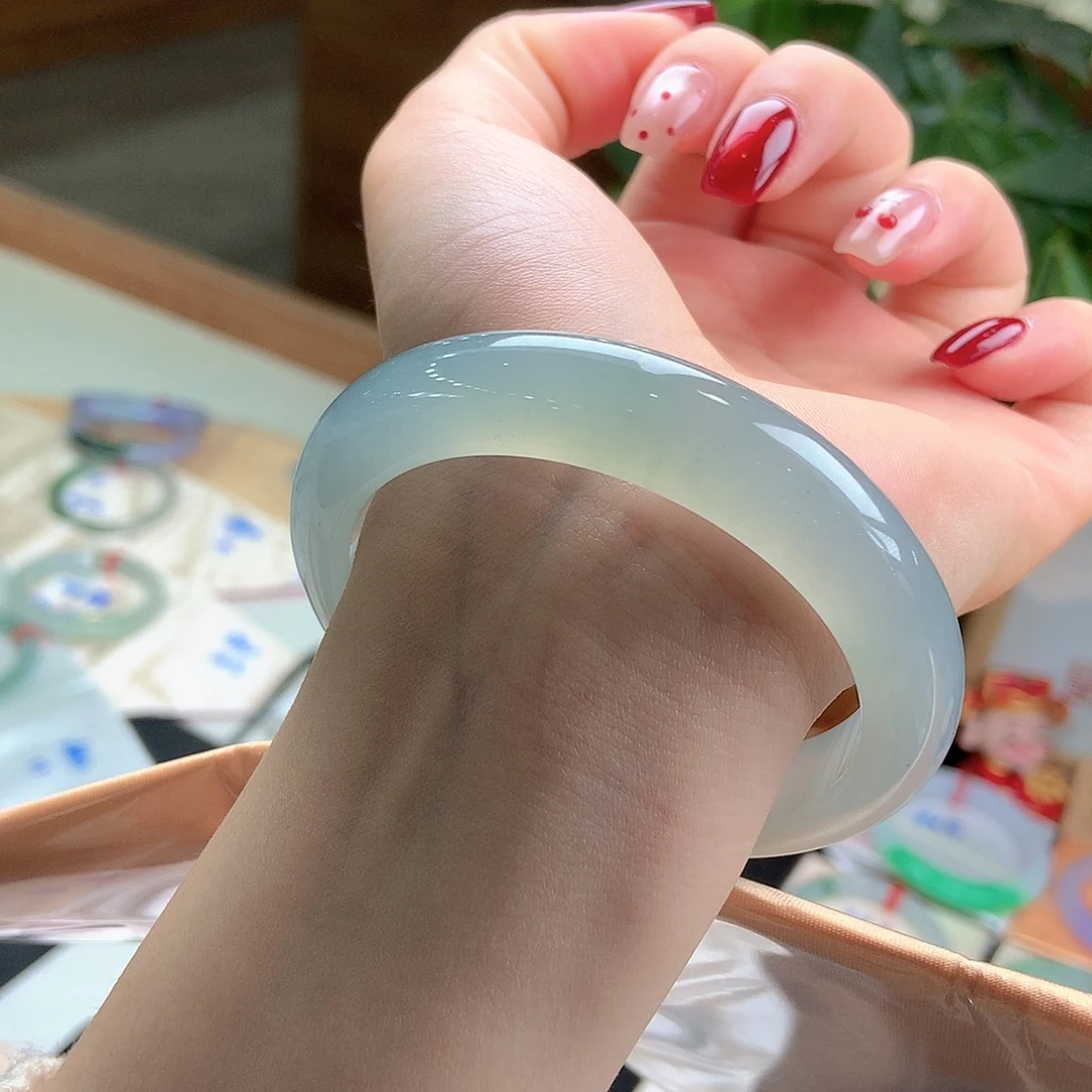 翡翠未镶嵌手镯冰润晴绿零毛孔31号