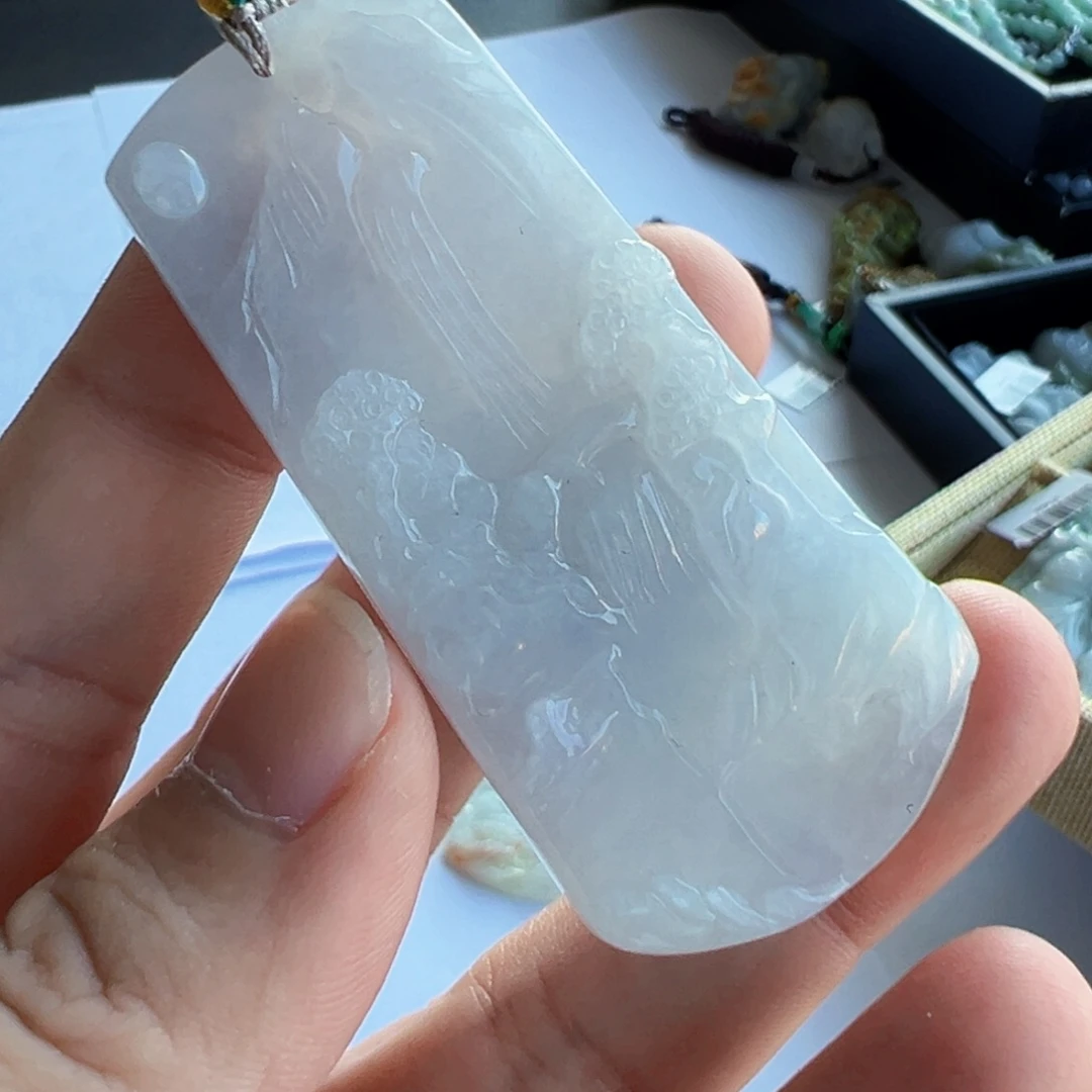 翡翠未镶嵌颈饰山水