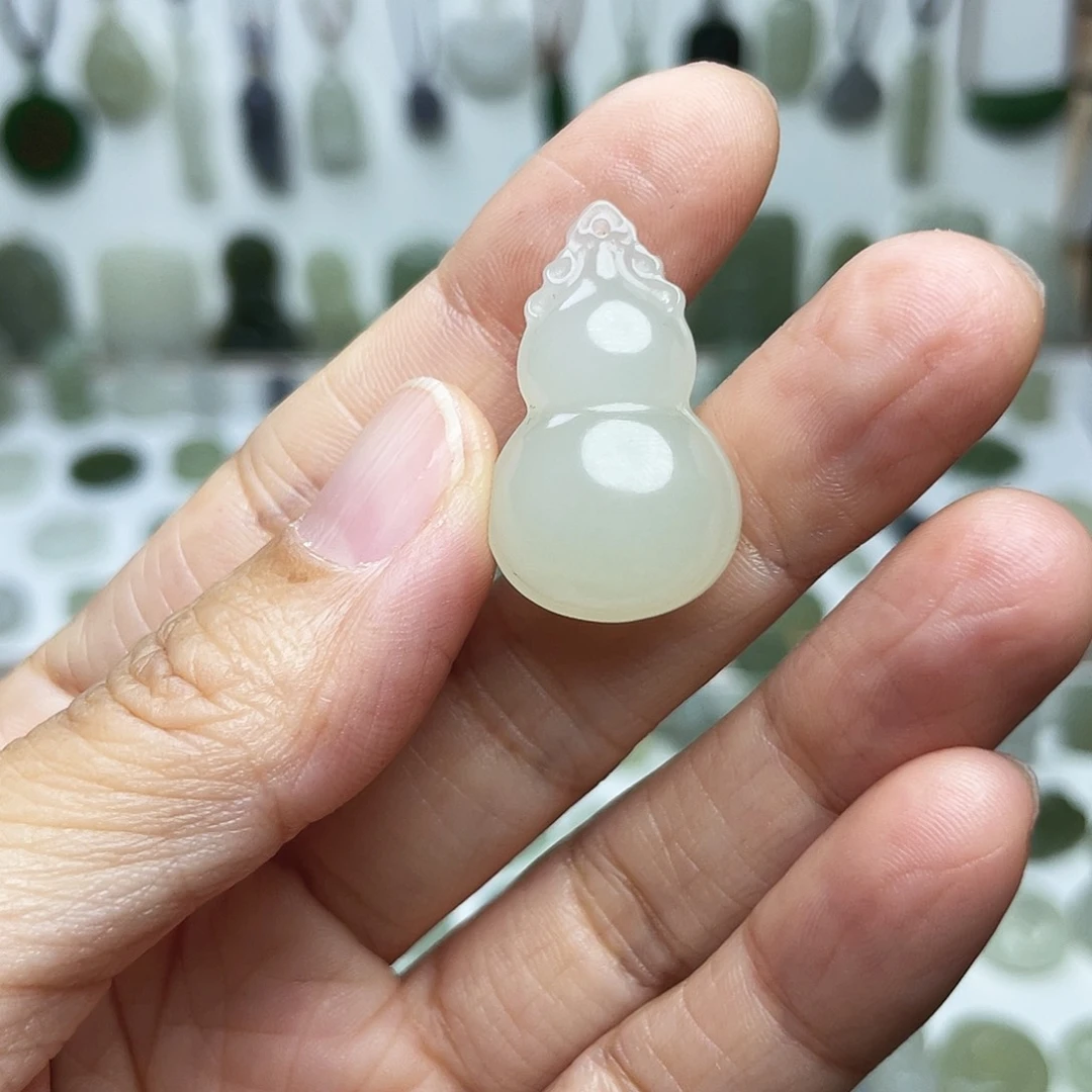 颈饰未镶嵌和田玉云*、