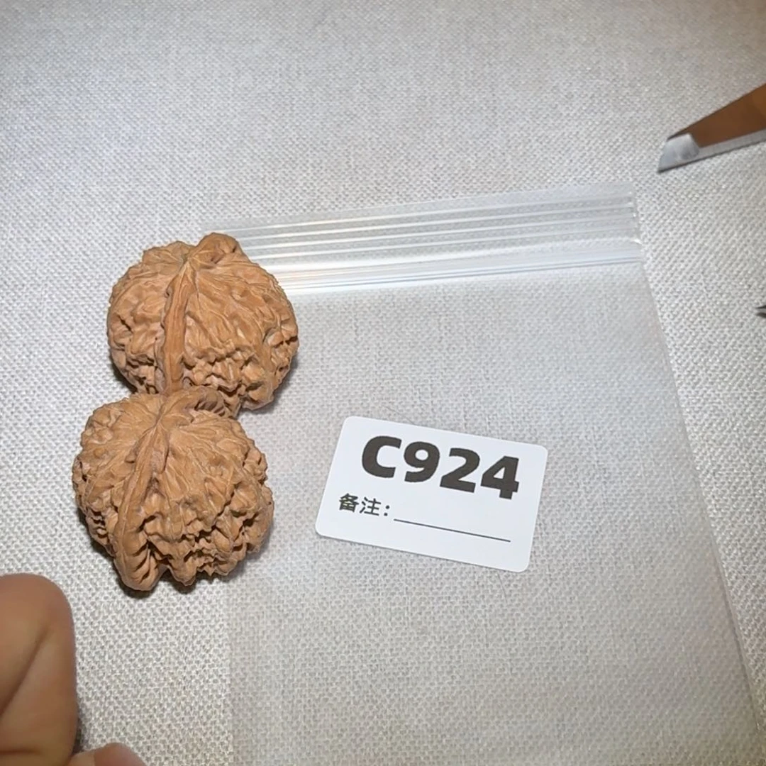 文玩核桃吊坠白狮子924