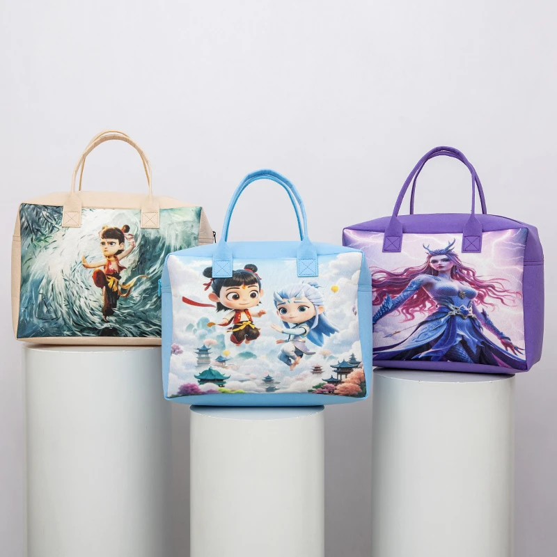 【致享】新款卡通哪吒旅行包大容量可爱收纳包可挂行李袋短途毛毡包