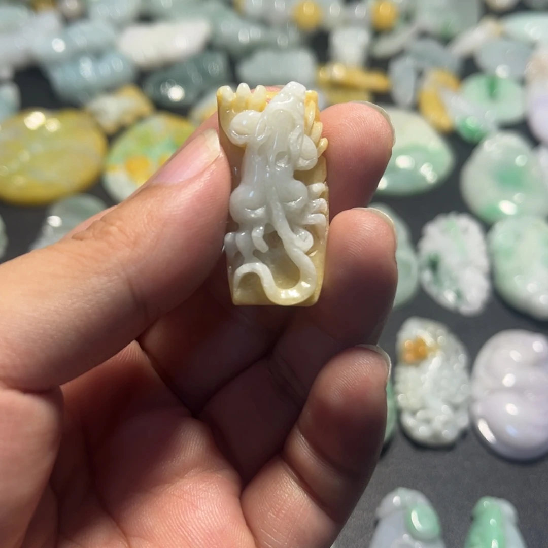 翡翠未镶嵌挂件690