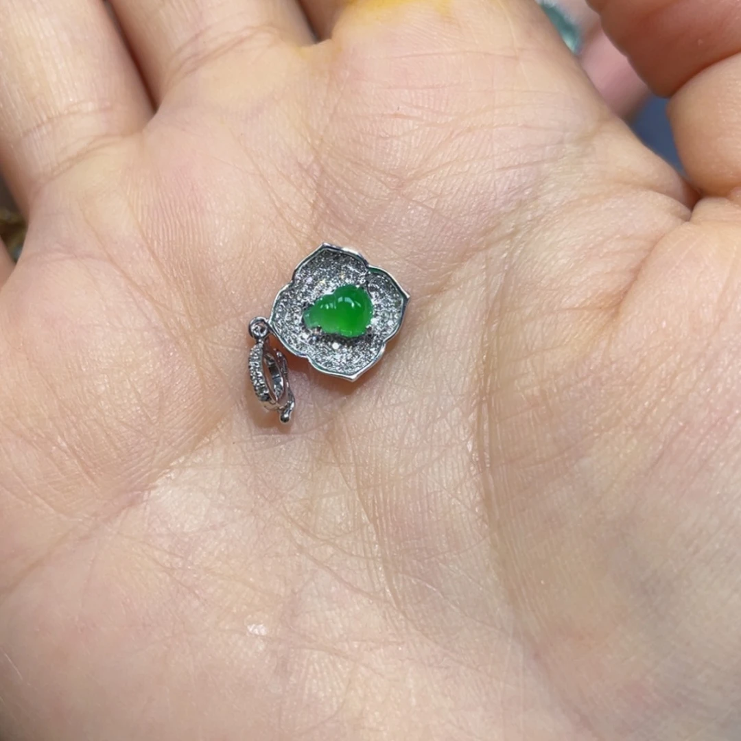 【闪购商品】颈饰18K金镶嵌翡翠