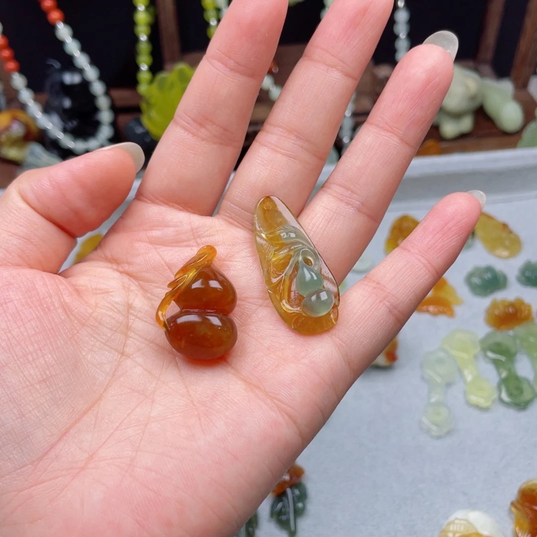 萝***6蛇纹石玉未镶嵌颈饰