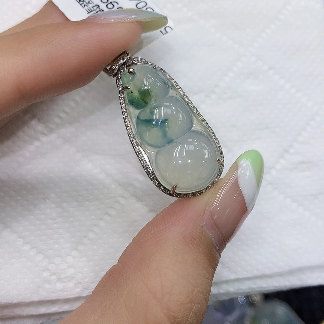 翡翠18K金镶嵌颈饰111111111