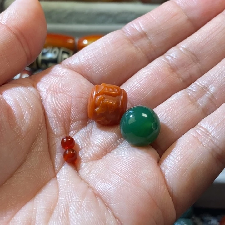 玛瑙/玉髓未镶嵌珠宝半成品六字真言加12mm绿色