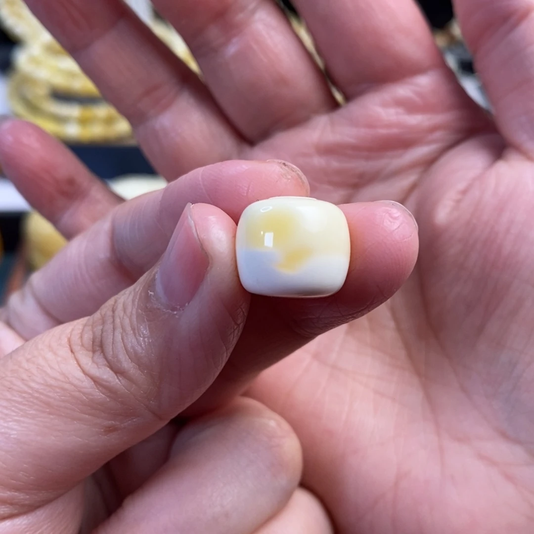 蜜蜡未镶嵌裸石瓷白老型单珠14