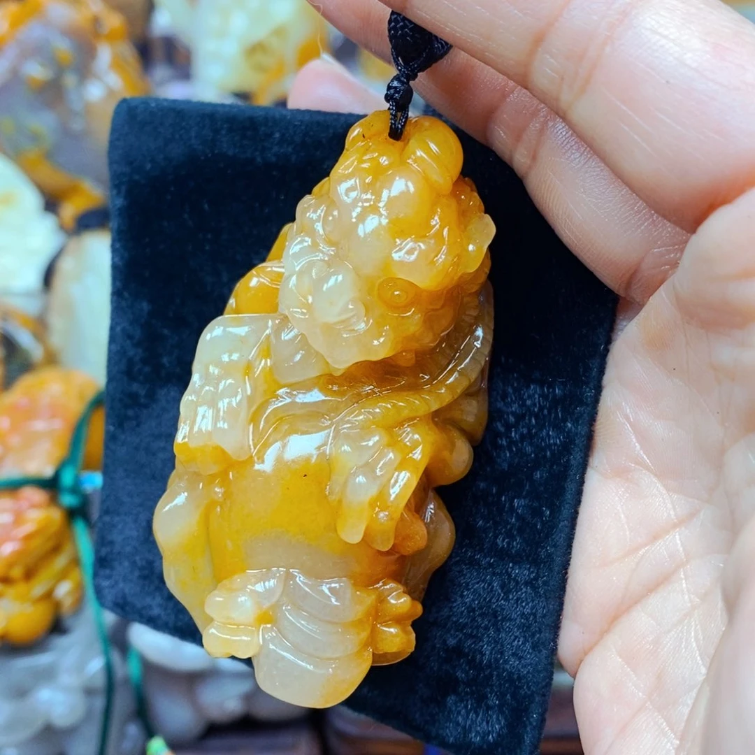 颈饰未镶嵌石英岩玉