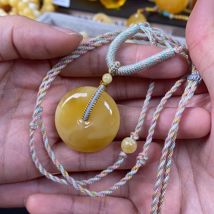 琥珀裸石未镶嵌平安扣