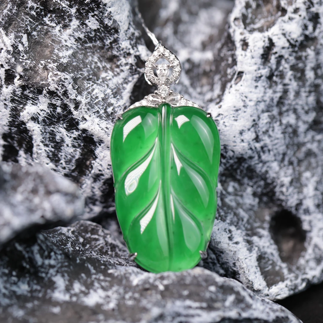 天然A货翡翠高冰辣绿色颈饰18k真金真钻镶嵌叶子吊坠