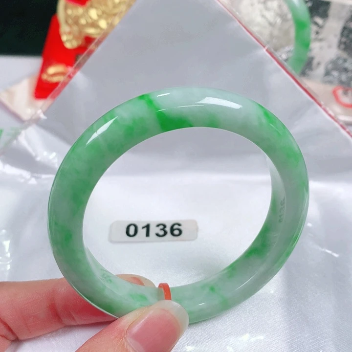 翡翠手镯未镶嵌   编号0136 正圈53+