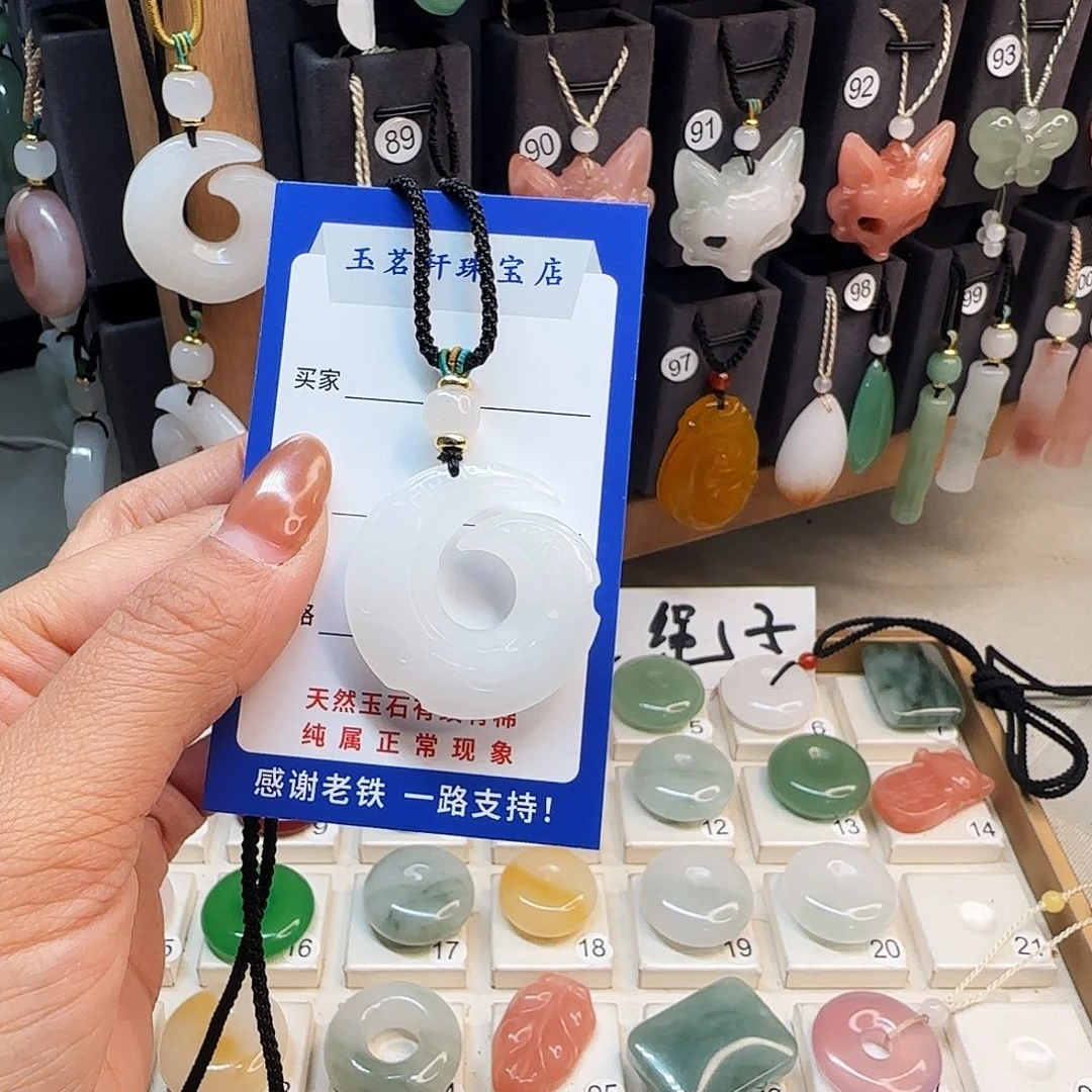 石英质玉未镶嵌颈饰