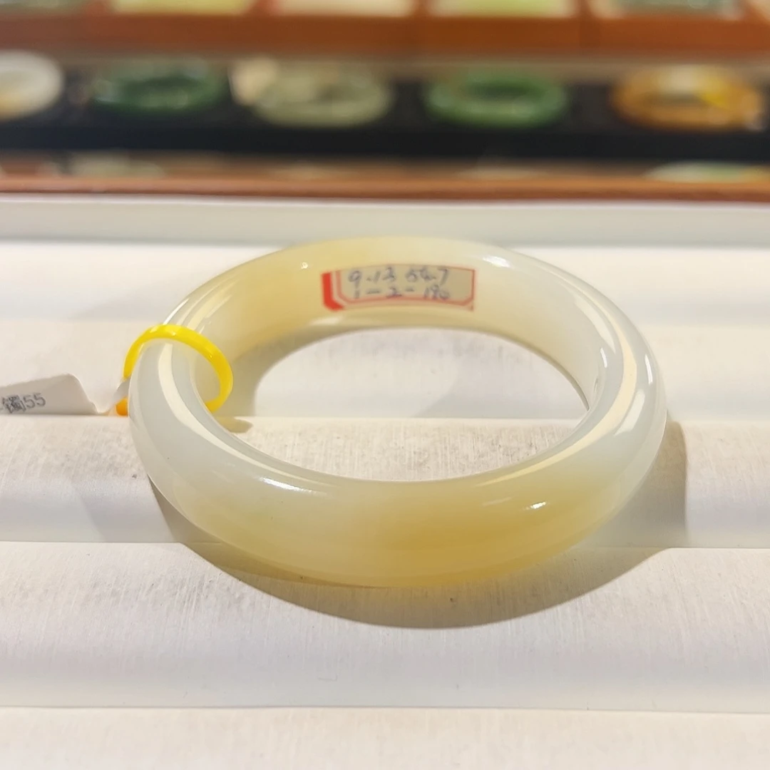 和田玉手镯未镶嵌糖白