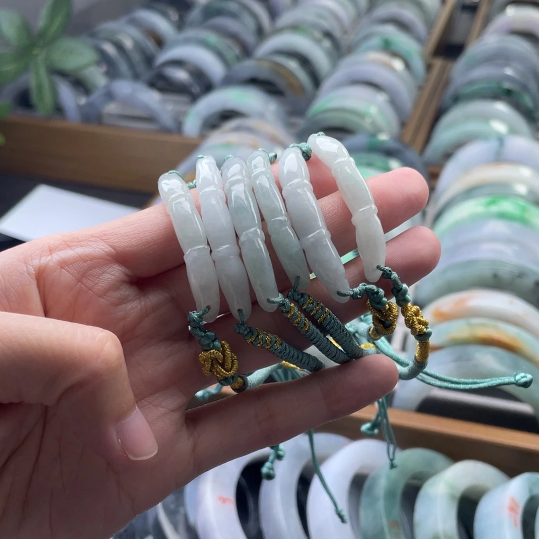 定制翡翠未镶嵌翡翠手镯