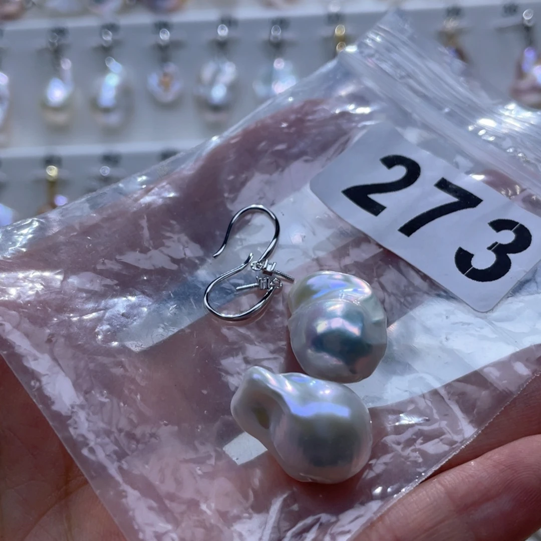 程***程未镶嵌淡水珍珠耳饰